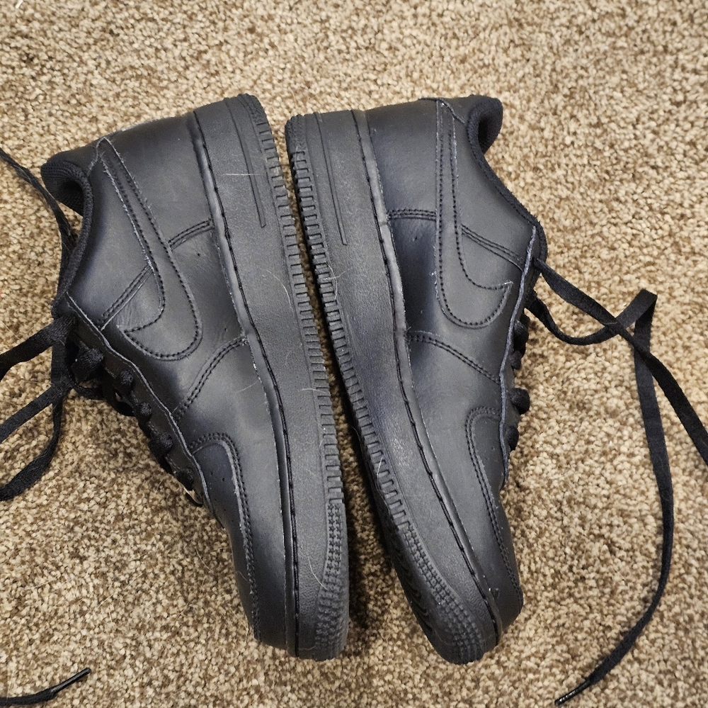 Nike Air Force 1 LE Big Kids' Sneaker - Picture 2 of 8